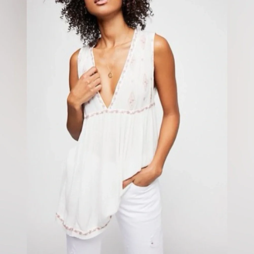 FREE PEOPLE SLEEVELESS DIAMOND
EMBROIDERED TOP - Picture 12 of 14